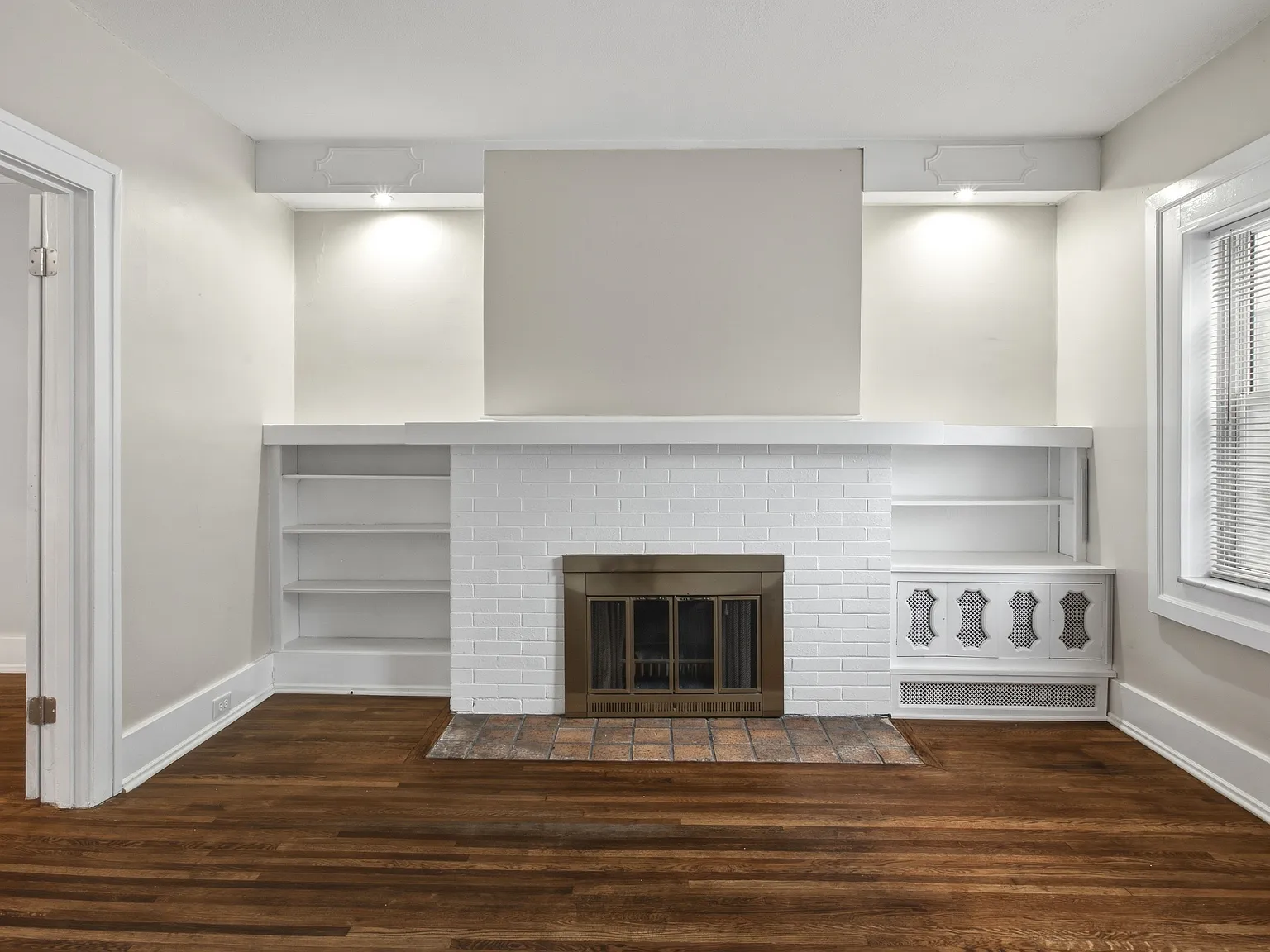 2 bed, 1100 sqft, $1,999 — Photo 2