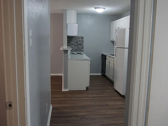 4th image of 111 E Rogers St