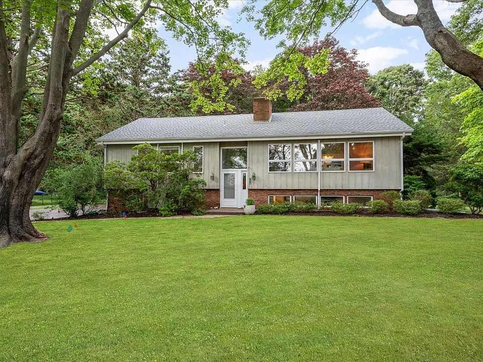 1st image of 19 Peconic Ave