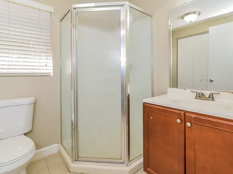 132 Alder Ave — Photo 10