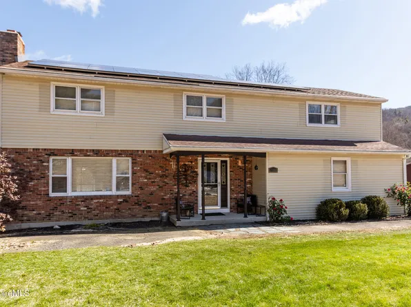 268 Devonshire Dr, Cheshire, MA 01225