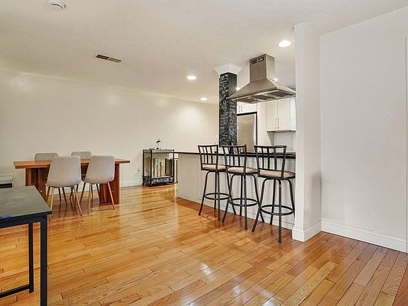 2nd image of 841 Parker St APT 101