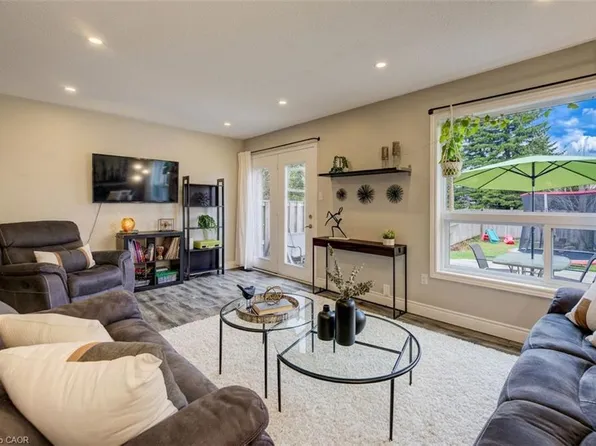 444 Annapolis Ct, Waterloo, ON N2K 4E7