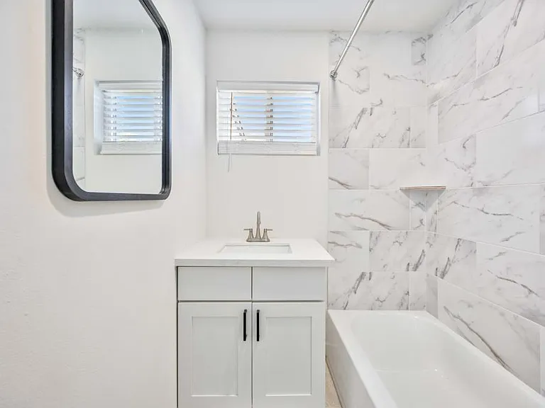 6811 Del Rio St #9 — Photo 16