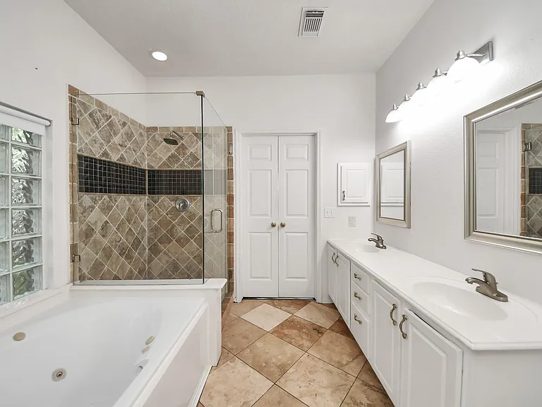 20510 Pioneer Bend Ct — Photo 26