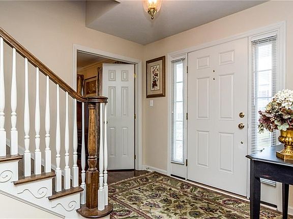 2nd image of 104 Macintosh Ct