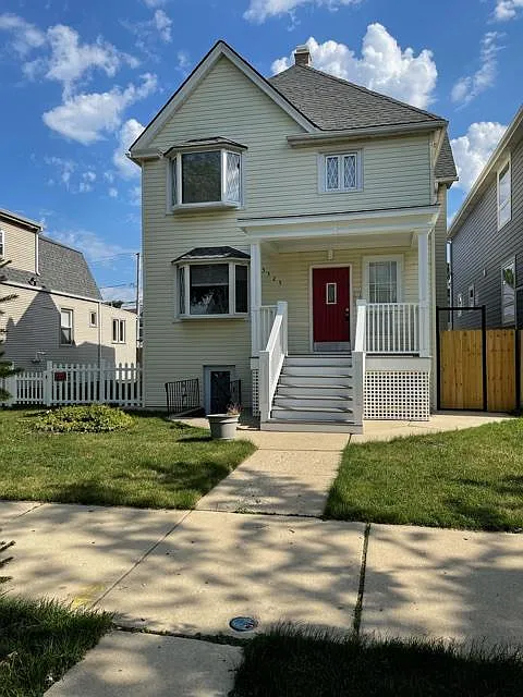 5325 W Winnemac Ave #2R
