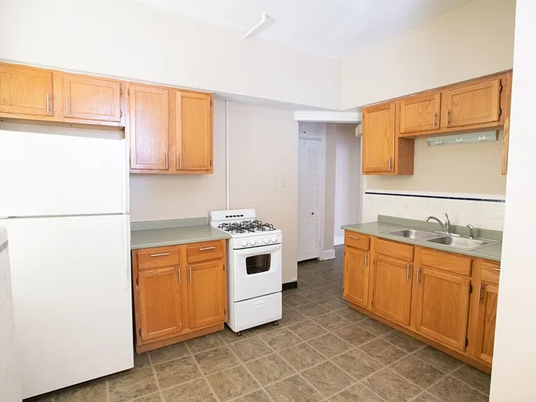 2216 E Ivanhoe Apartments — Photo 38