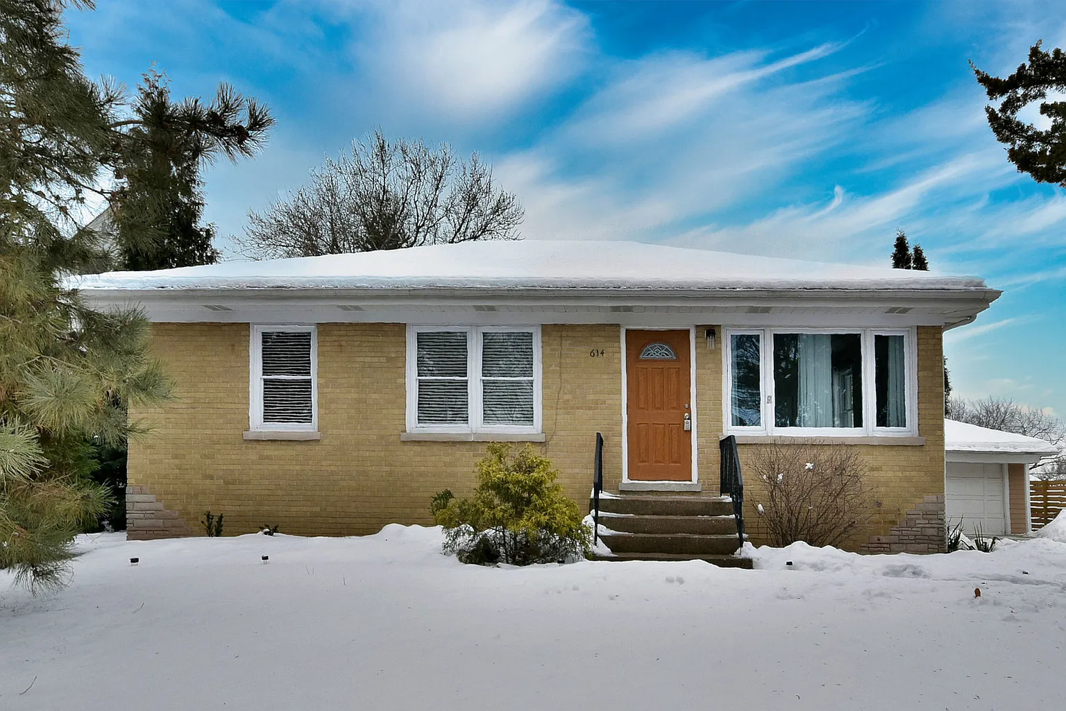 614 W Gladys Ave photo 1