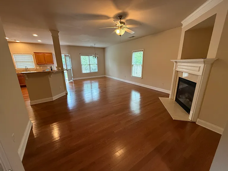 1803 Thomas Pointe Trce — Photo 1