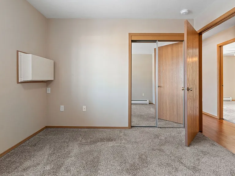 Charlotte Court Apartments — Photo 21