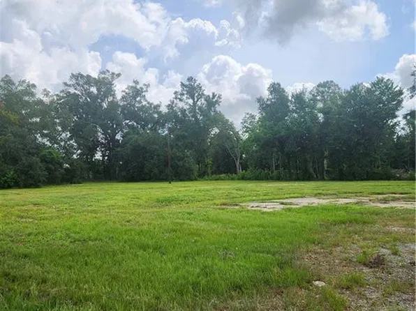 10225 Morningside Dr, Westwego, LA 70094