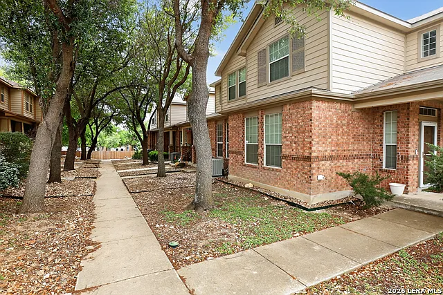 3 bed, 2.5 bath, 1454 sqft, $1,800 — Photo 2