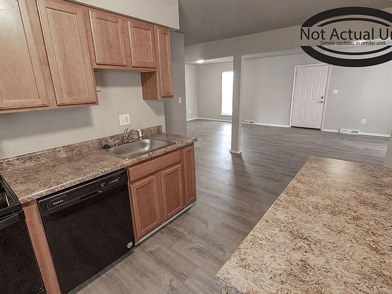 211 Wheaton Ct — Photo 9