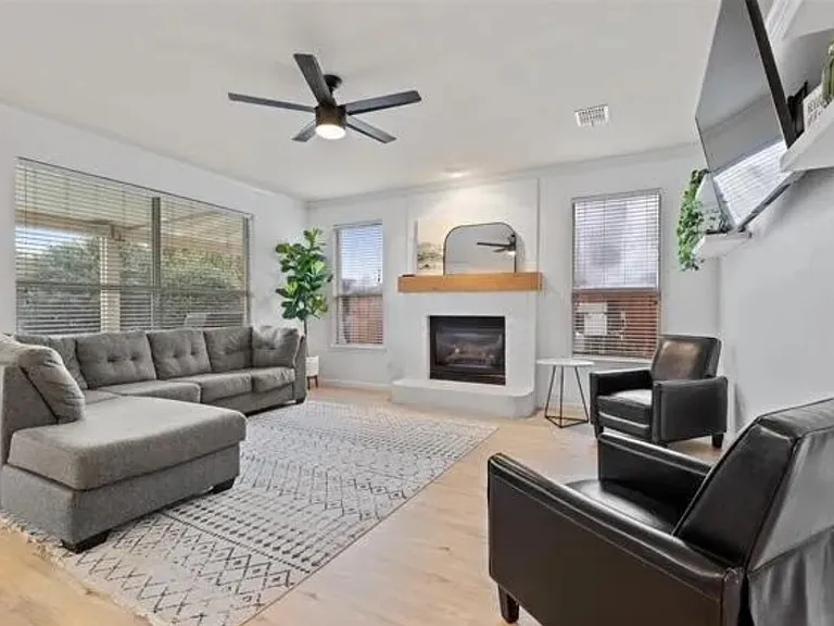 2051 Chisholm Trl — Photo 6