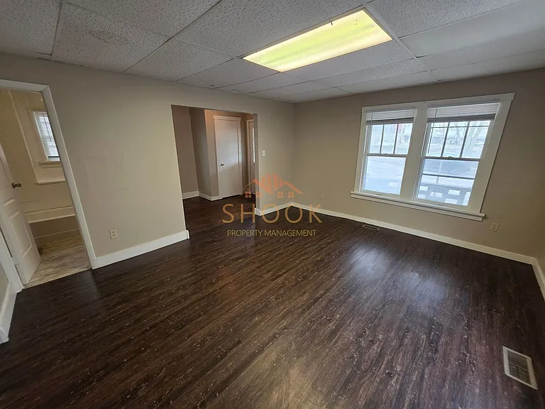 912 Roberts St — Photo 4