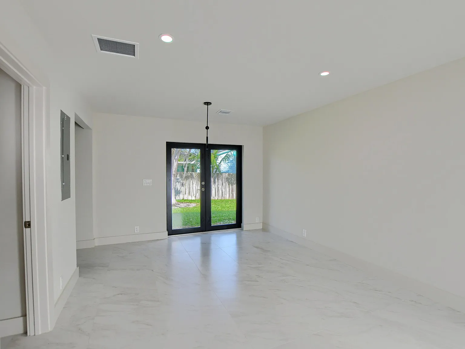 1 bed, 1.0 bath, 1800 sqft, $2,300 — Photo 3