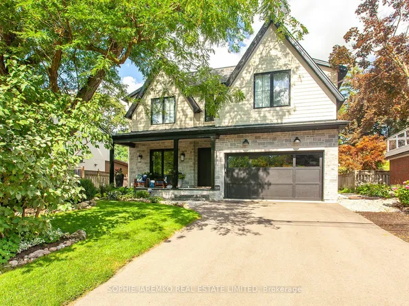 939 Melton Dr, Mississauga, ON L4Y 1K9