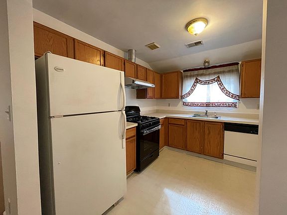 3rd image of 203 Wellbrook Ave Floor 2