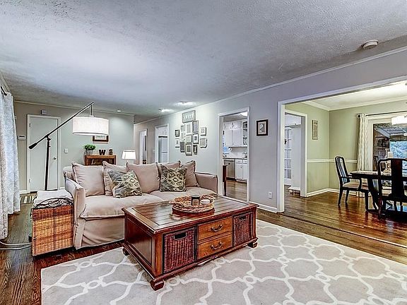 4th image of 106 Huntwood Dr SE