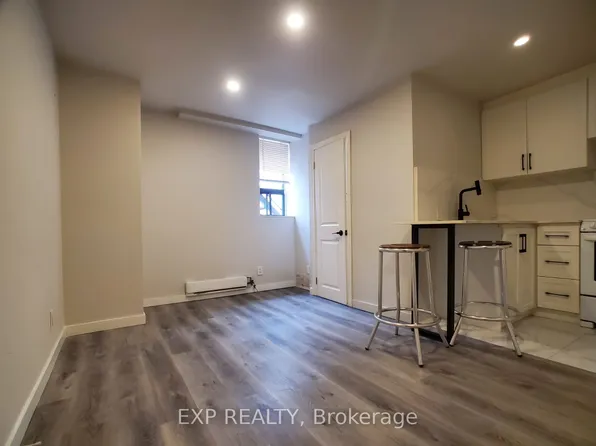 575 Pape Ave #1C, Toronto, ON M4K 3R5