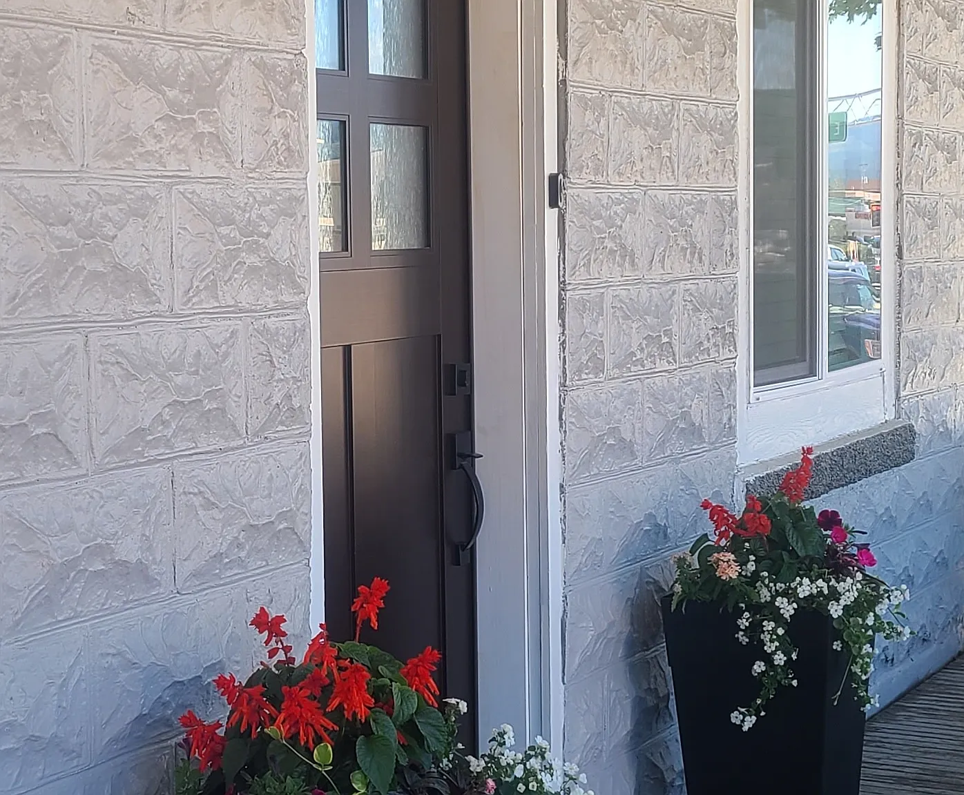 2 bed, 1.5 bath, 1100 sqft, $2,300 — Photo 2