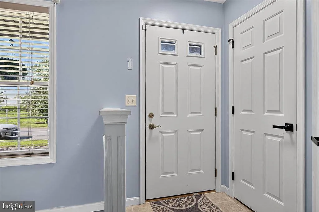 3 bed, 2.5 bath, 1276 sqft, $2,500 — Photo 3