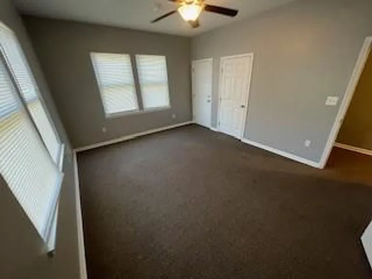809 E Thomas St — Photo 13
