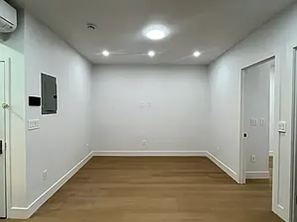 30-32 33rd Street image 3 of 6