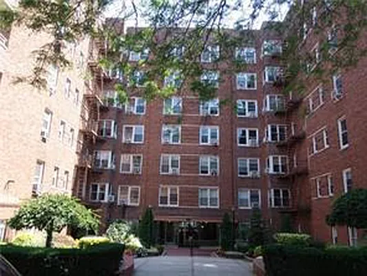 Sold by REMAX Elite | media 27