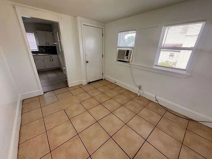2330 S Ferncreek Ave #C — Photo 2