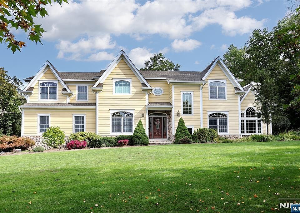 1st image of 3 London Ct