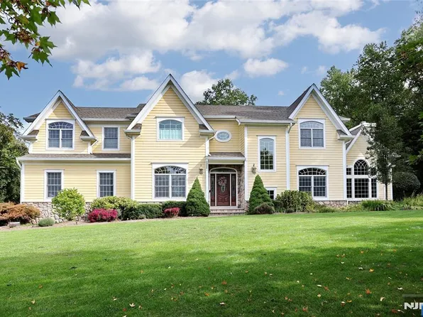 3 London Ct, Woodcliff Lake, NJ 07677
