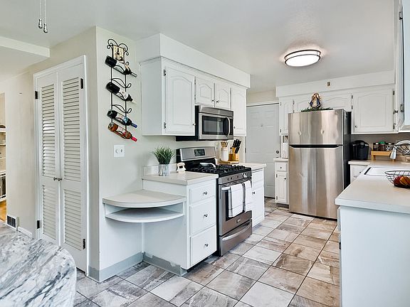 3rd image of 4206 Villa Wood Cir