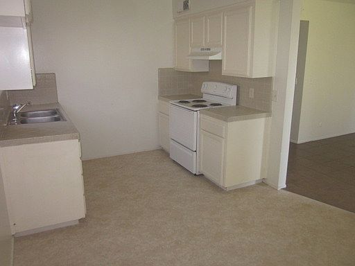 4th image of 2741 W Caldwell Ave #C