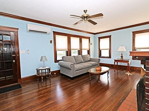 3rd image of 152 Quincy Ave