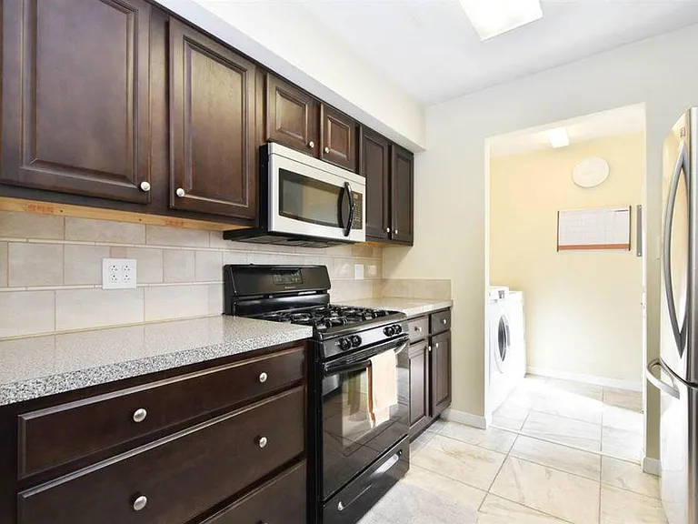 175 Hedgewood Ct — Photo 9