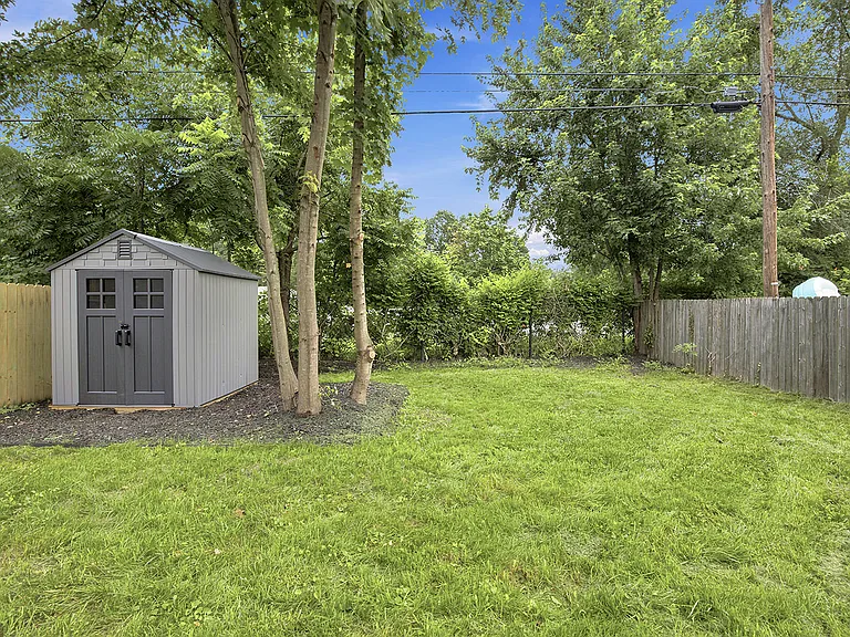 2118 Ulen Ln — Photo 12