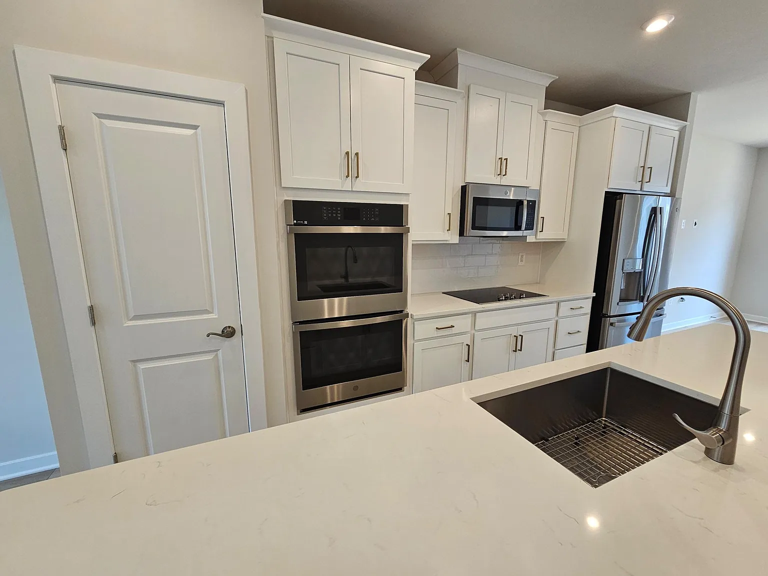 2 bed, 4.0 bath, 2306 sqft, $3,000 — Photo 4