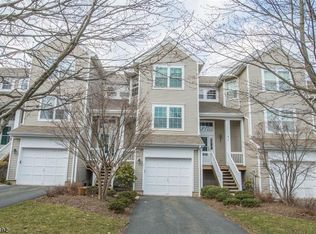 6 Sycamore Ln, Randolph, NJ 07869