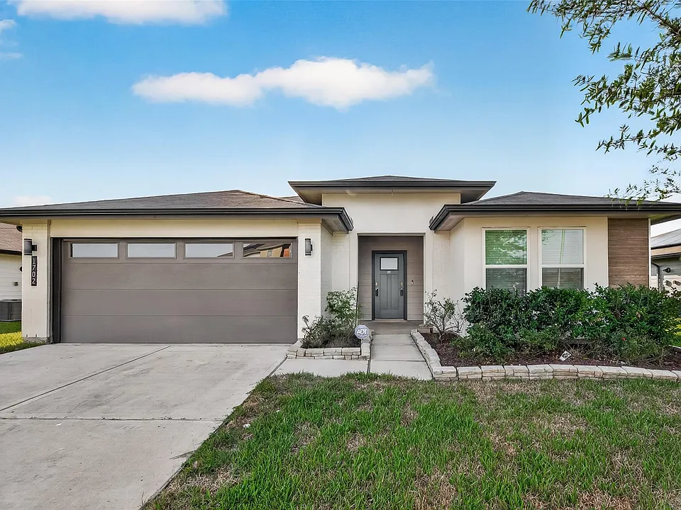 1702 Mountain Echo Dr
