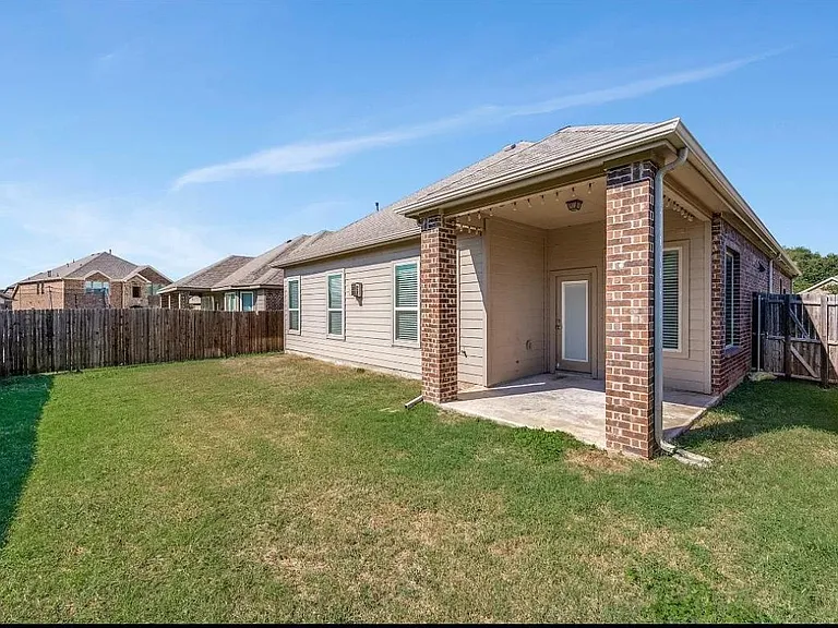 2025 Lake Vista Dr — Photo 22
