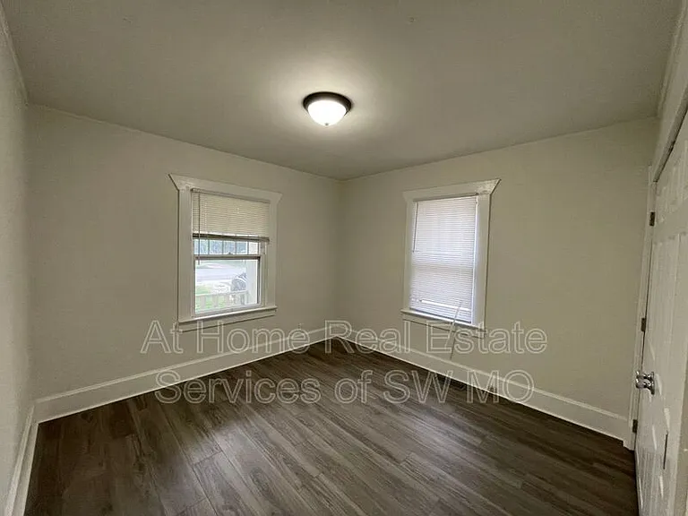 1200 S Jefferson Ave — Photo 8