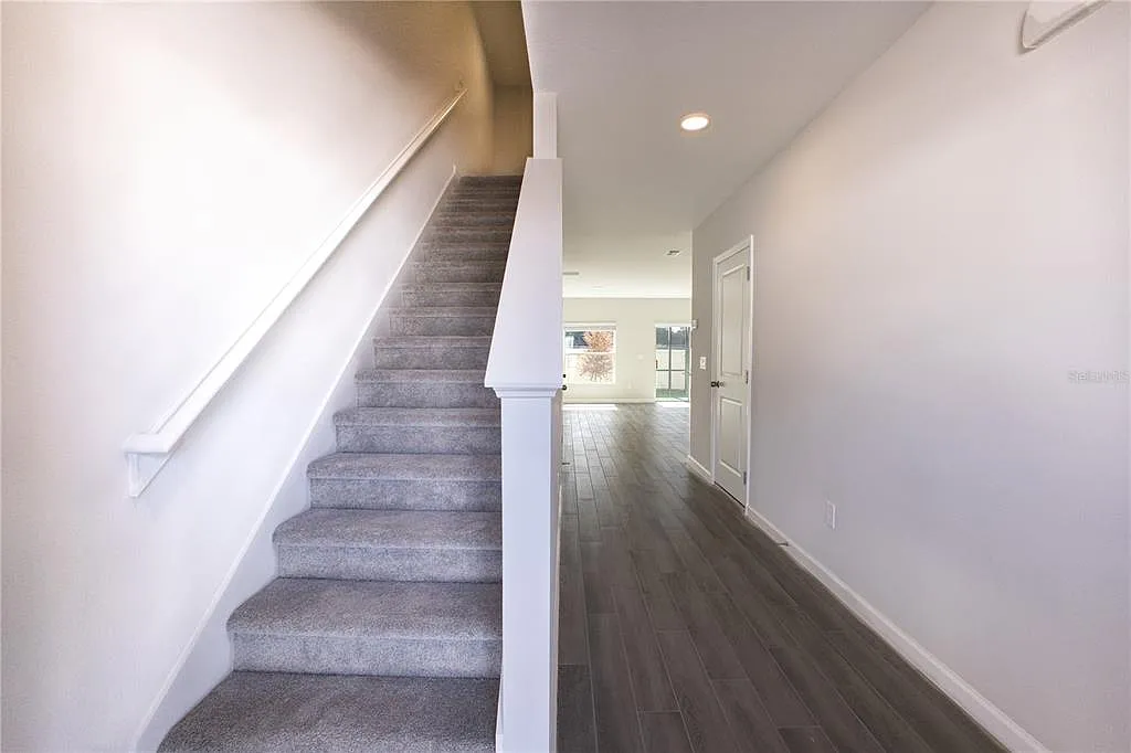 3 bed, 2.5 bath, 1379 sqft, $2,450 — Photo 3