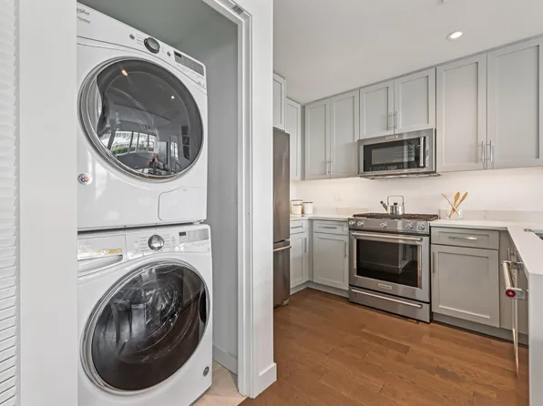 800 Avenue At Port Imperial image 9 of 28