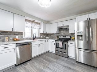 23 Victoria Dr, Webster, MA 01570