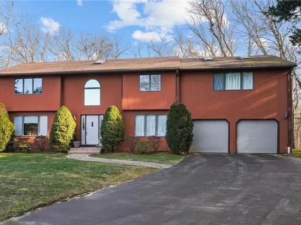 15 Jennifer Cir, Cranston, RI 02921