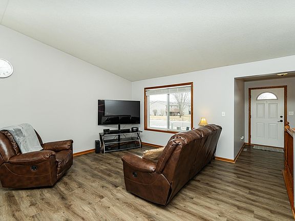 4th image of 5301 Castleview Dr NW