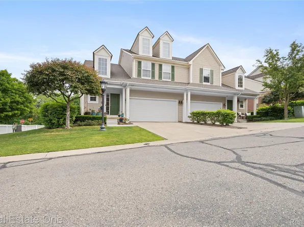731 E Bluff Ct, Rochester, MI 48307