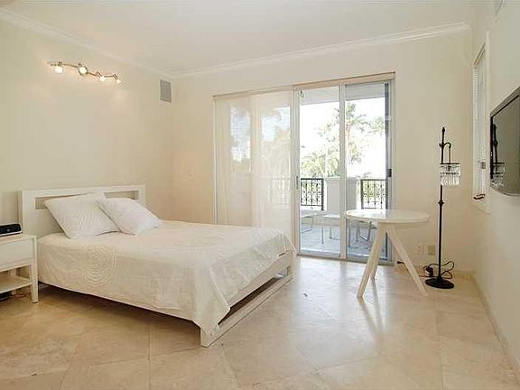 3rd image of 19232 Fisher Island Dr